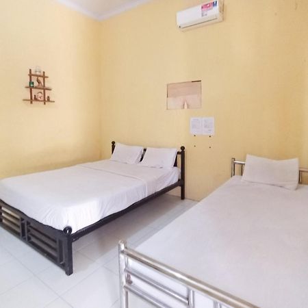 Reddoorz At El Shaday Homestay Banyuwangi Banyuwangi  Buitenkant foto