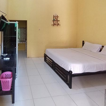 Reddoorz At El Shaday Homestay Banyuwangi Banyuwangi  Buitenkant foto